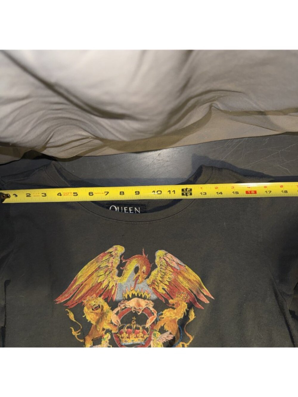 Queen Gold Crest Graphic Sweat Shirt Large XXL Gray Official Merchandise SPOTS - Picture 8 of 12
